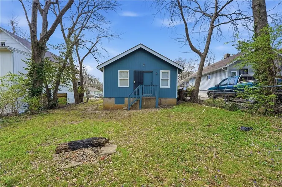 6915 Agnes Avenue, Kansas City, MO 64132 - #2