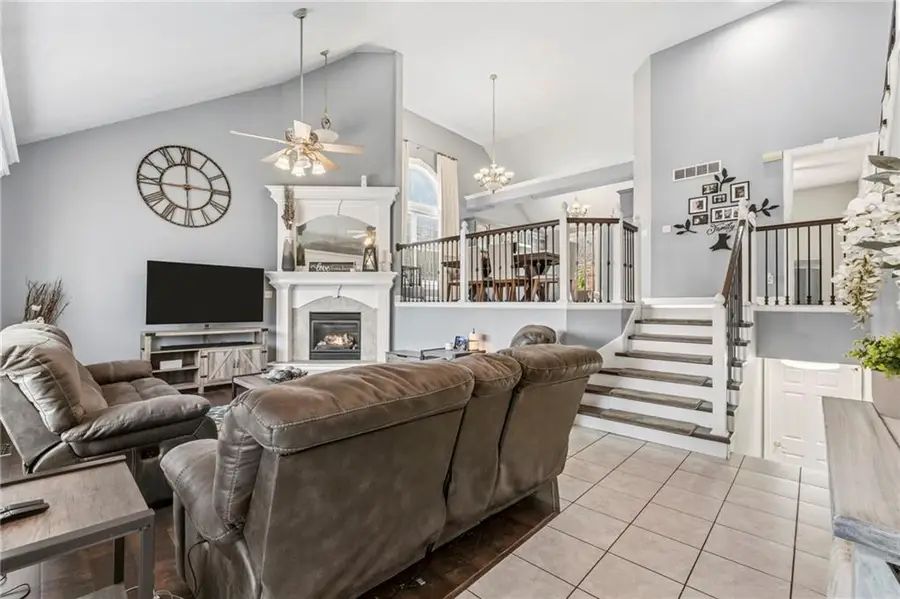 21201 E 51st Terrace Court S, Blue Springs, MO 64015 - #3