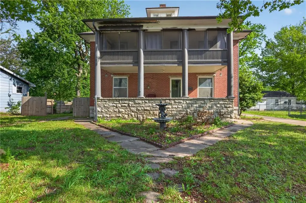 612 W Cherry Street, Nevada, MO 64772 - #1