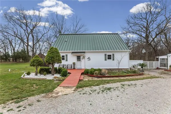 25828 Old Kc Road, Paola, KS 66071