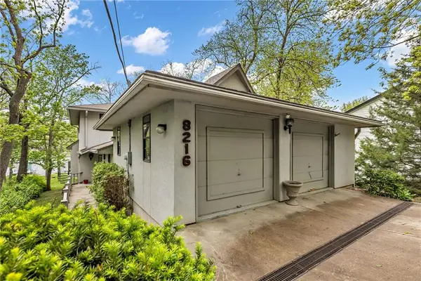 8216 NW Forest Drive, Weatherby Lake, MO 64152