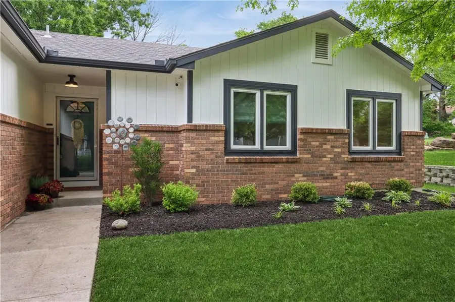3008 W 28th Street, Lawrence, KS 66047 - #3