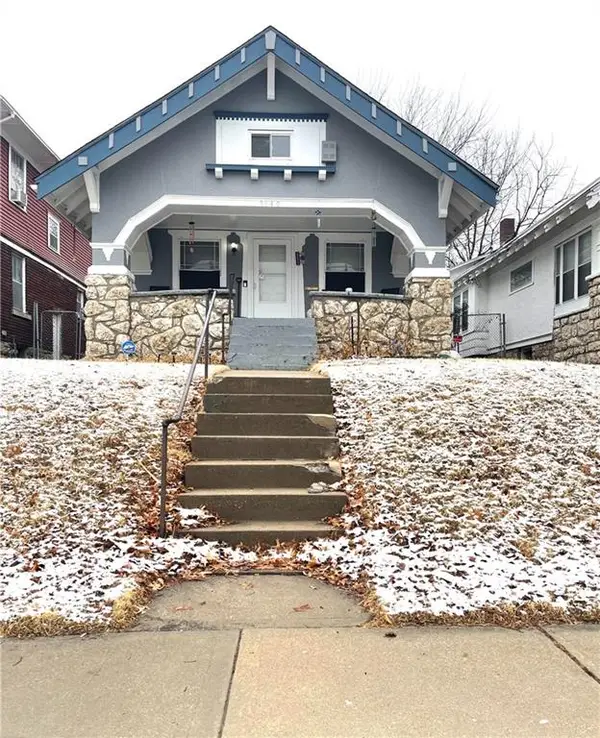 3840 College Avenue, Kansas City, MO 64128