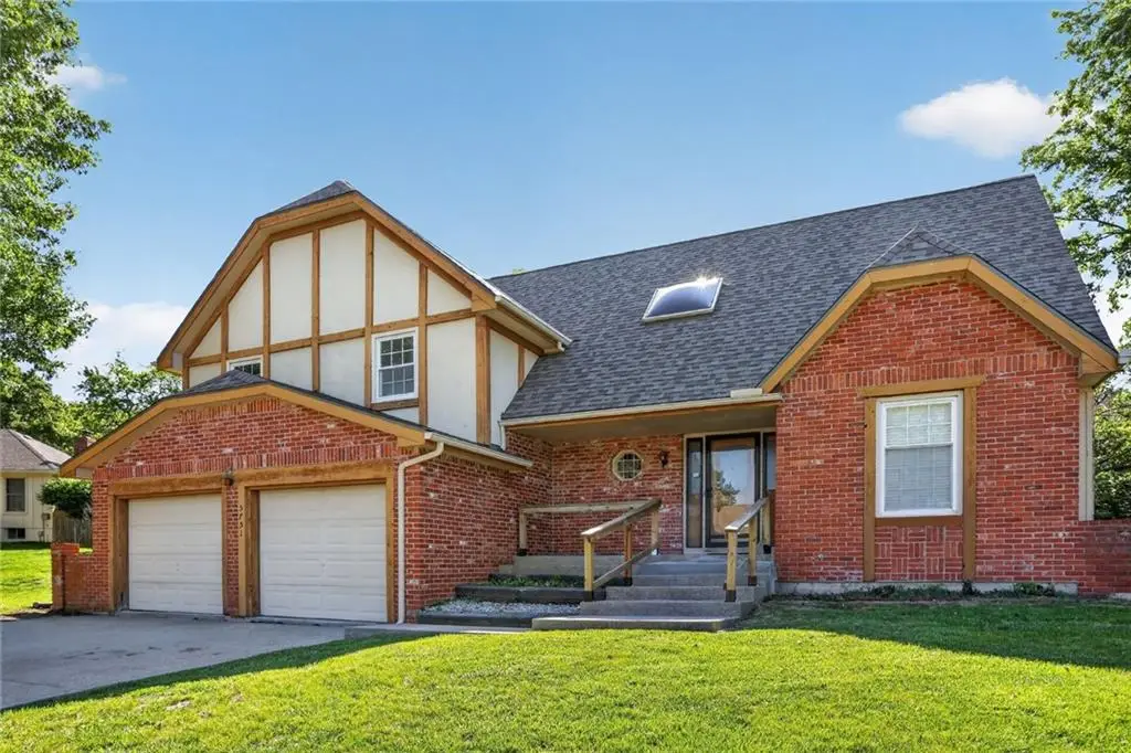 5751 Richards Circle, Shawnee, KS 66216 - #1