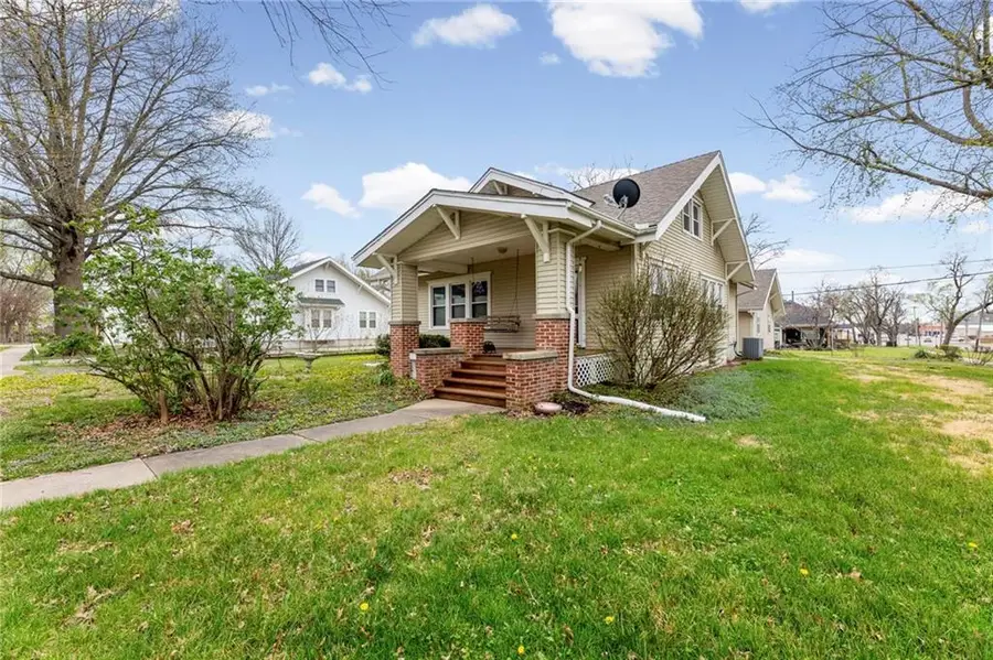 602 Oak Street, Wellsville, KS 66092 - #3