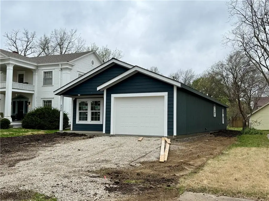 220 S Locust Street, Ottawa, KS 66067 - #3