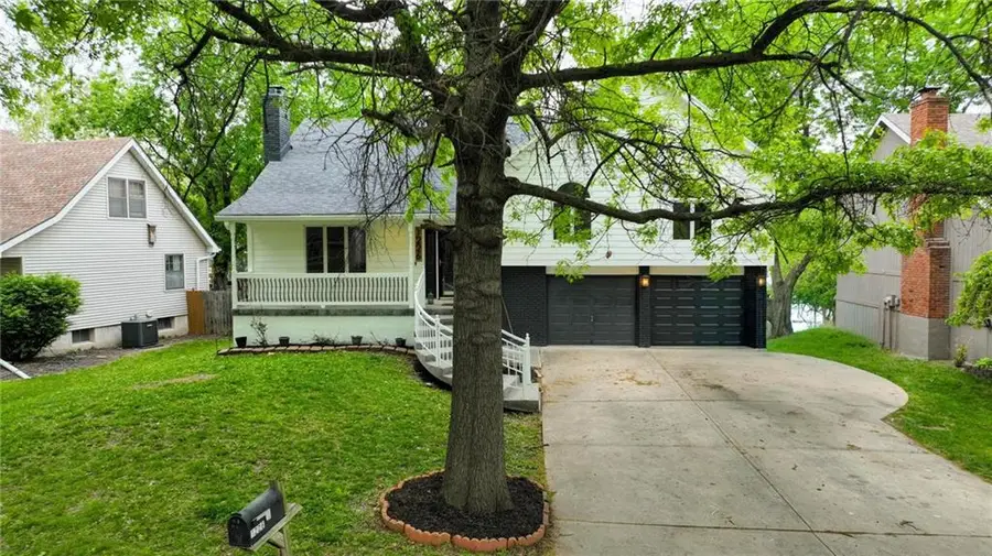 1226 E Jamestown Drive, Olathe, KS 66062 - #2