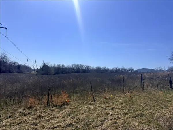 35703 E Pink Hill Road, Oak Grove, MO 64057