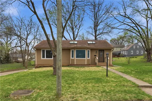 1221 Kiowa Street, Leavenworth, KS 66048