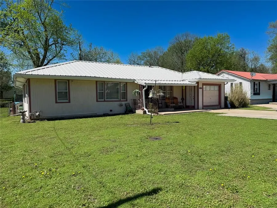 1607 N Washington Street, Nevada, MO 64772 - #2