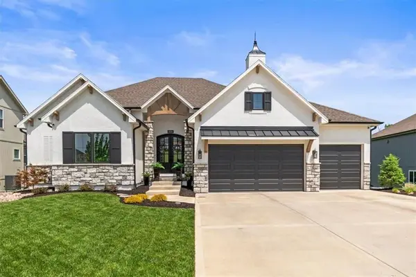 2034 SW Red Barn Lane, Lee's Summit, MO 64082