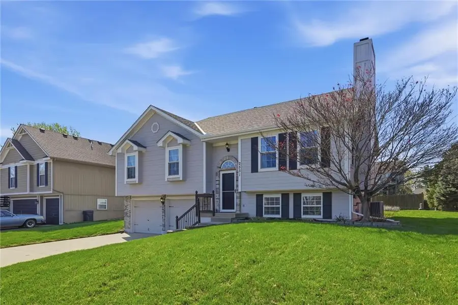 2531 NE Horseshoe Drive, Lees Summit, MO 64086 - #2