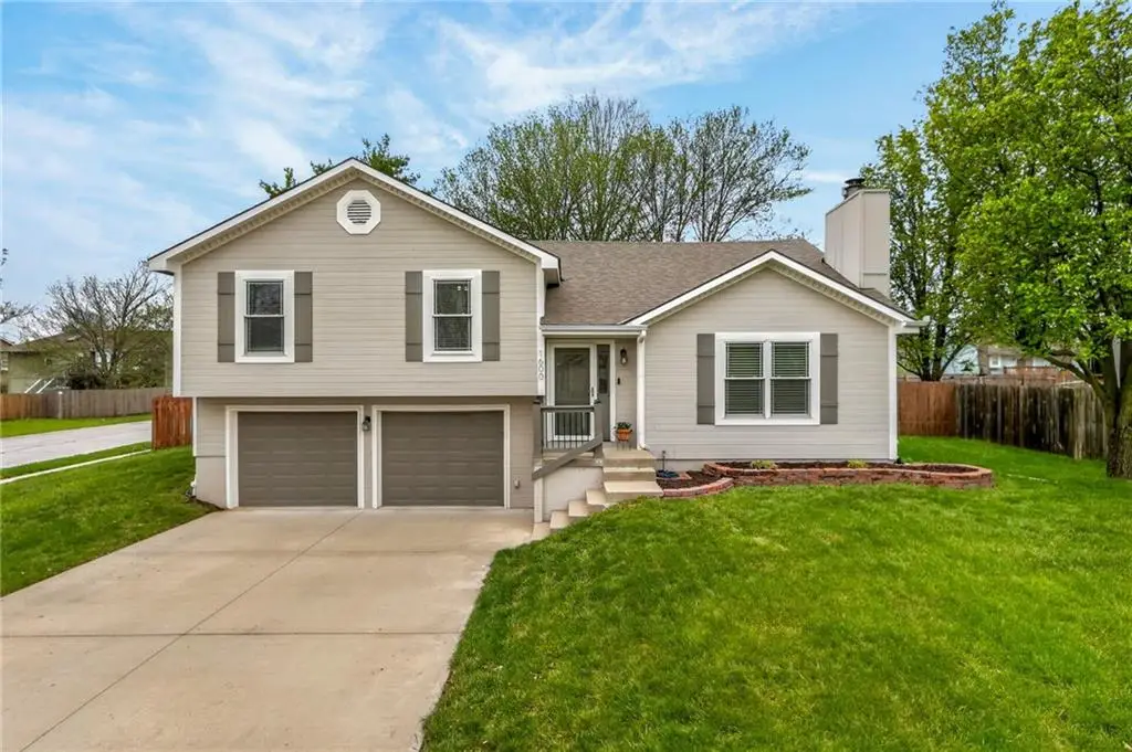 1600 NE Whitestone Drive, Lees Summit, MO 64086 - #1