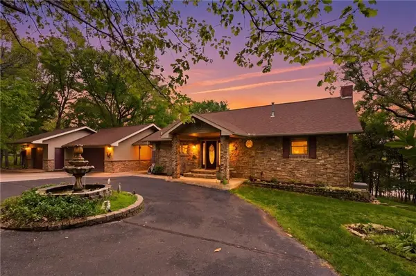 1841 Lake Bluff Drive, Branson West, MO 65737