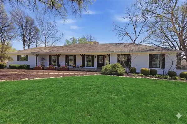 10409 Pawnee Lane, Leawood, KS 66206