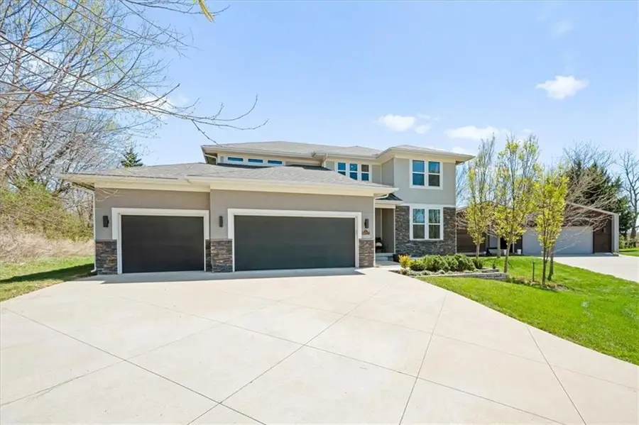 6927 Glenn Lane, Parkville, MO 64152 - #2