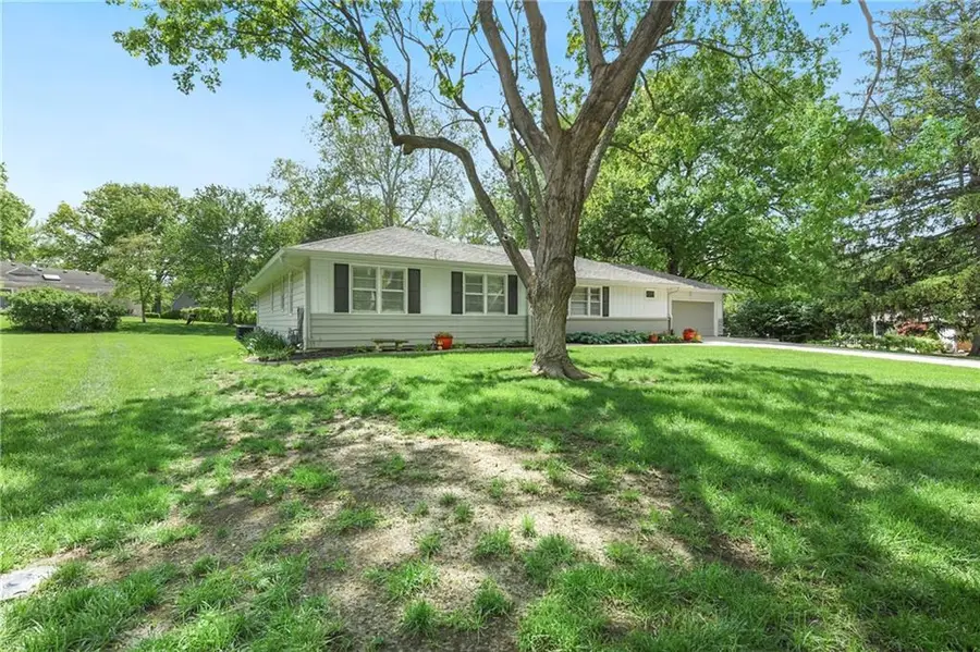 4201 W 98th Terrace, Overland Park, KS 66207 - #3