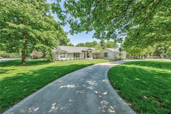 8600 Reinhardt Lane, Leawood, KS 66206
