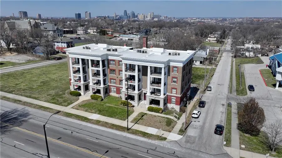 1614 E Linwood Boulevard, Kansas City, MO 64109 - #2