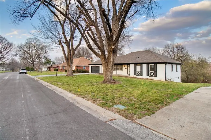 3629 S Forest Avenue, Independence, MO 64052 - #2