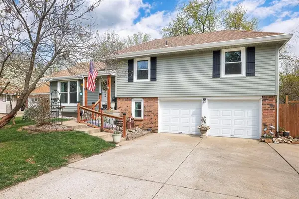 205 SW Richwood Lane, Blue Springs, MO 64014