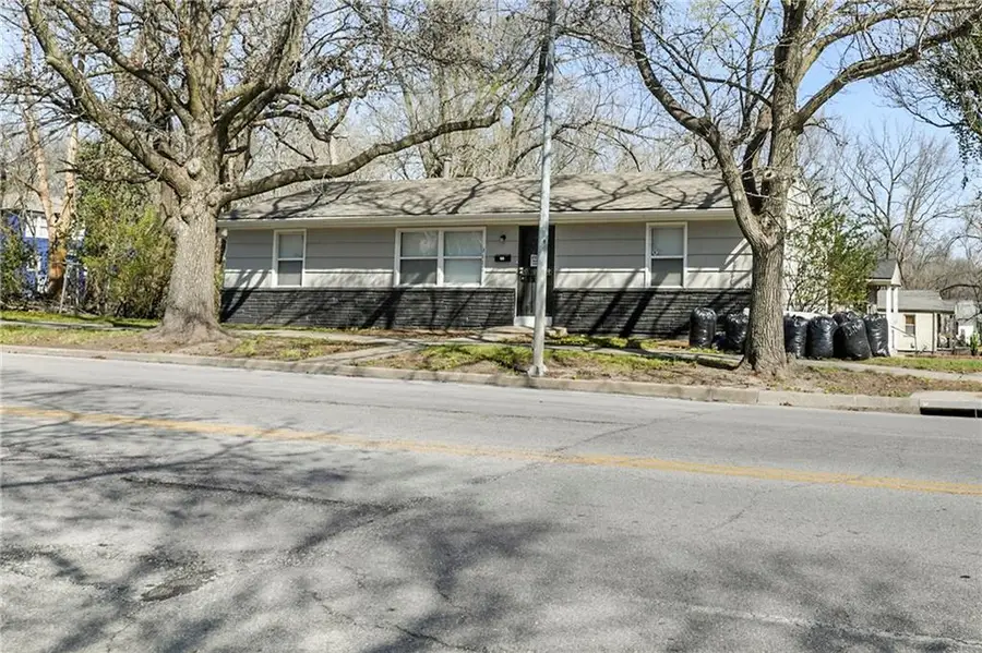 3116 E Gregory Boulevard, Kansas City, MO 64132 - #2