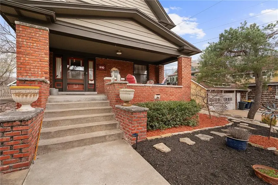 910 W 33rd Terrace, Kansas City, MO 64111 - #2