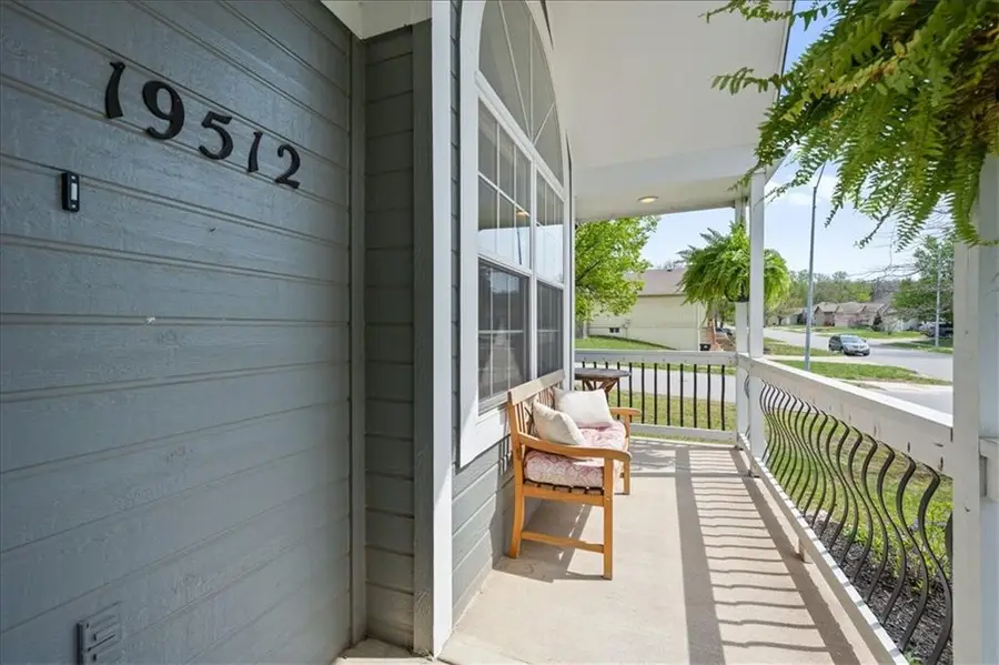 19512 E 9th Street S, Independence, MO 64056 - #2