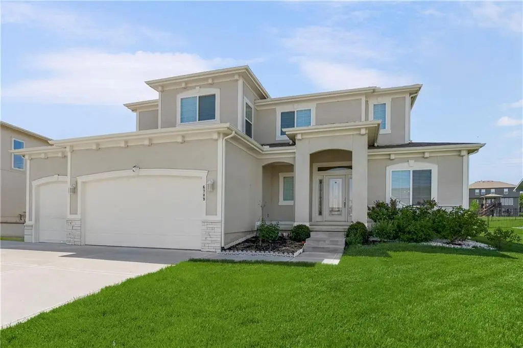 6709 NW 105th Street, Kansas City, MO 64154 - #1