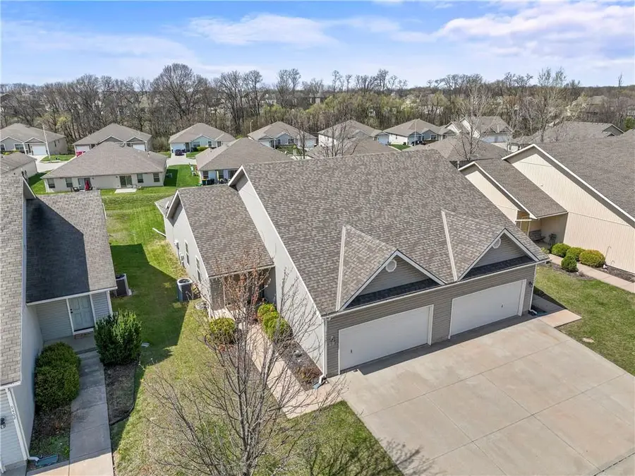 9404 & 9406 N Gower Avenue, Kansas City, MO 64154 - #3