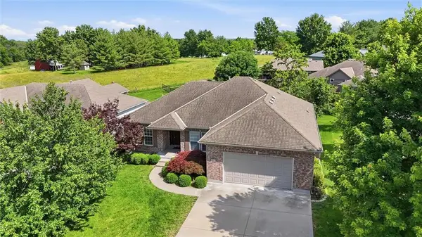 807 NW Poplar Court, Grain Valley, MO 64029