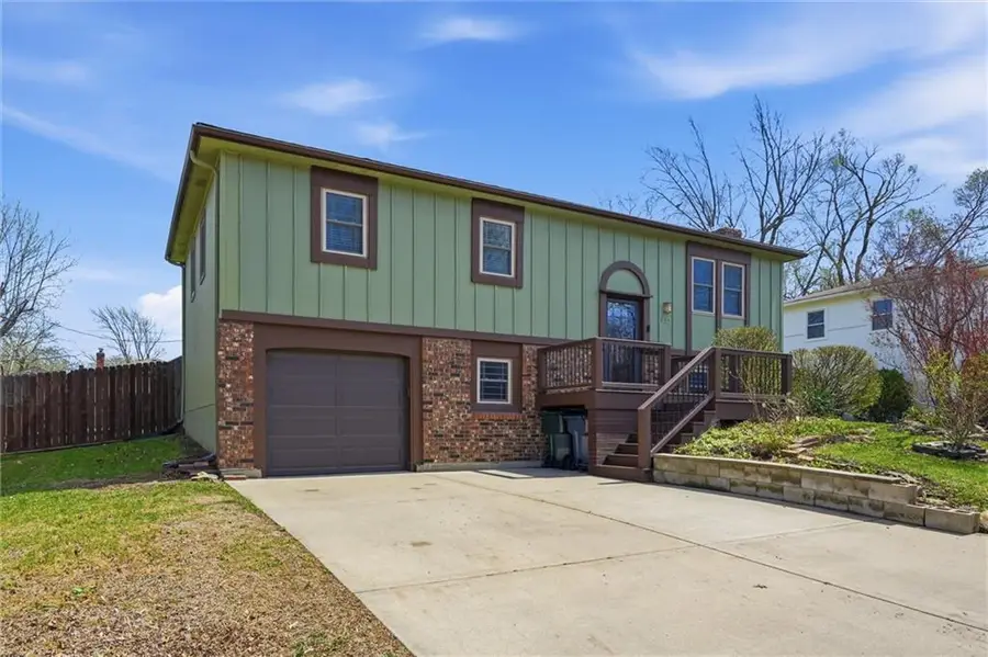 612 S Montclaire Drive, Olathe, KS 66061 - #2