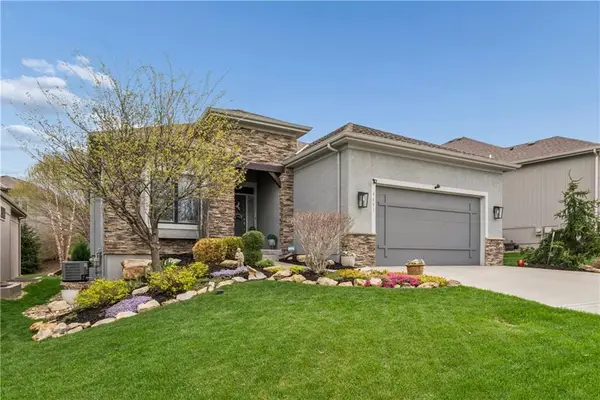 9853 Hollis Lane, Lenexa, KS 66227