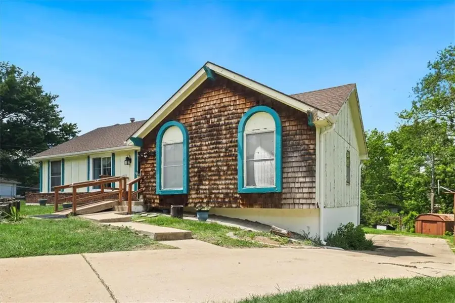 8922 Tennessee Avenue, Kansas City, MO 64138 - #2