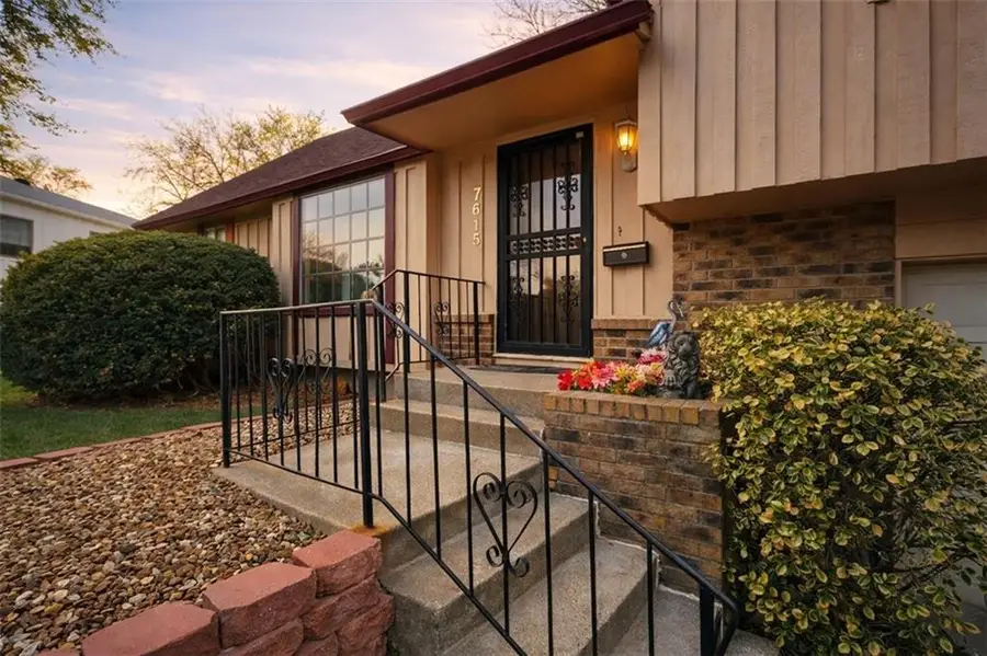 7615 W 95th Street, Overland Park, KS 66212 - #2