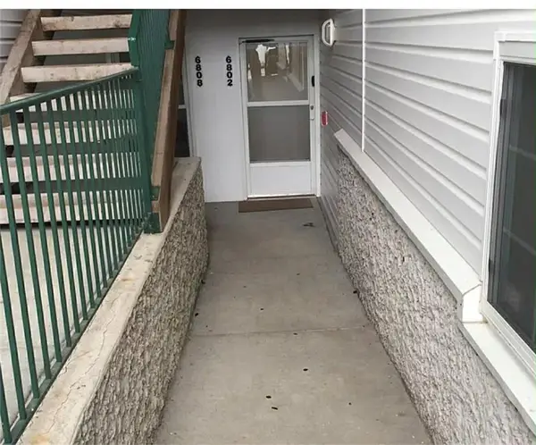 6802 N Olive Street, Gladstone, MO 64118