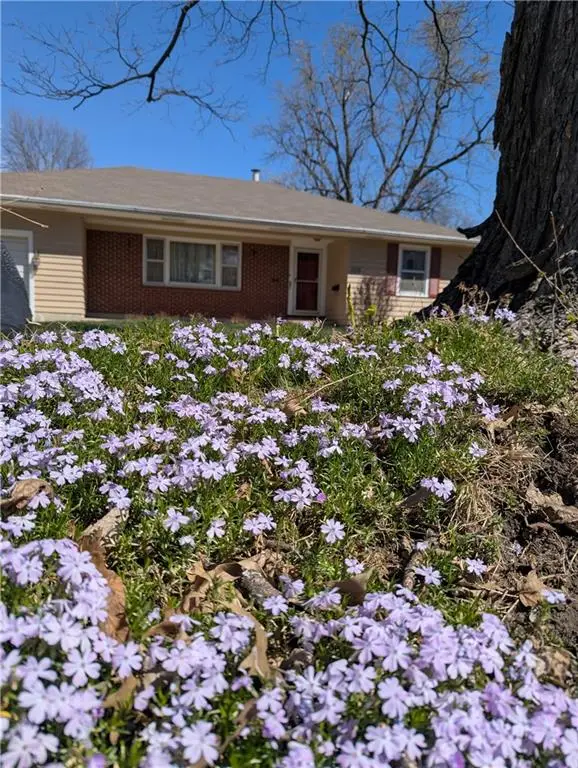 206 Hiawatha Avenue, Hiawatha, KS 66434 - #3