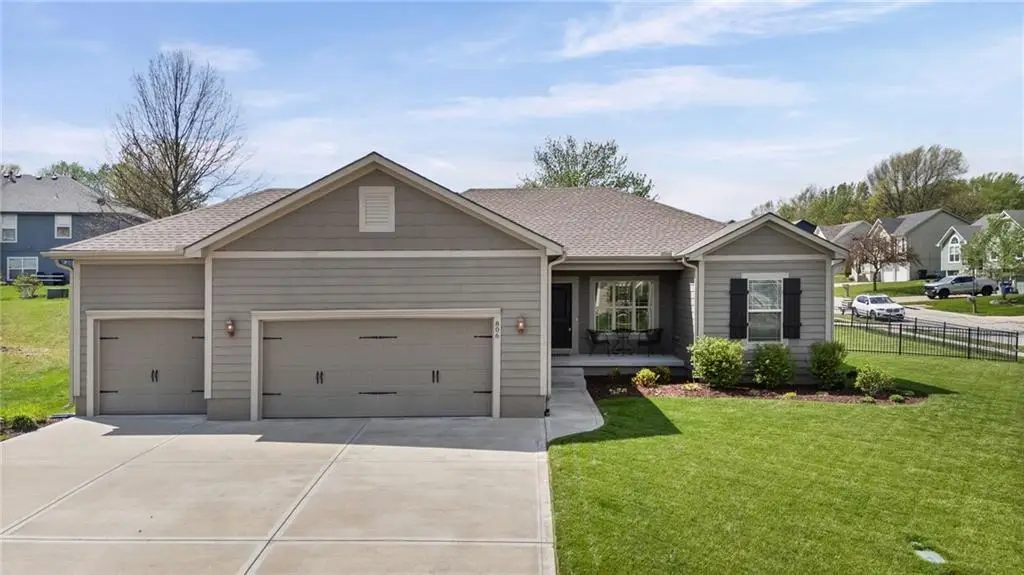 806 NW Par Drive, Grain Valley, MO 64029 - #1