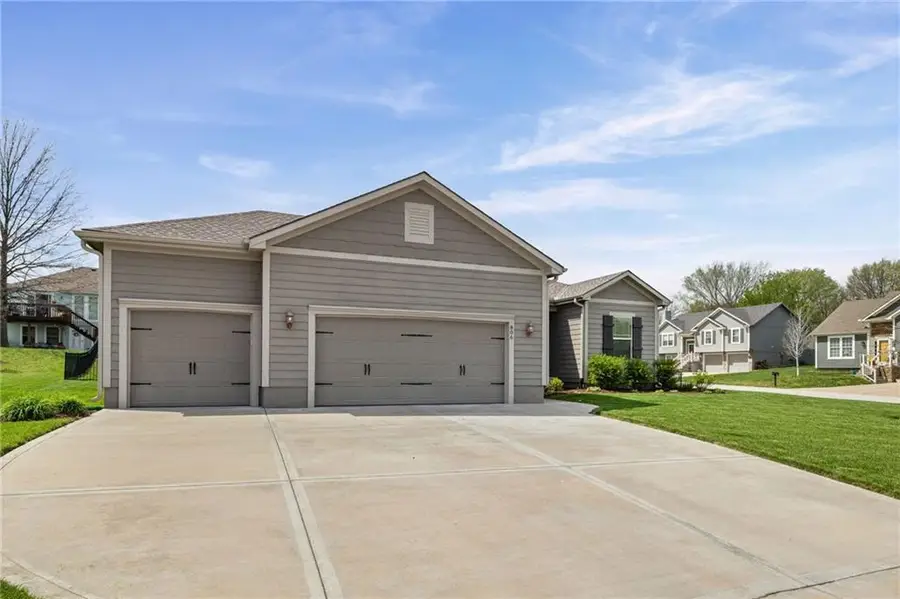 806 NW Par Drive, Grain Valley, MO 64029 - #2