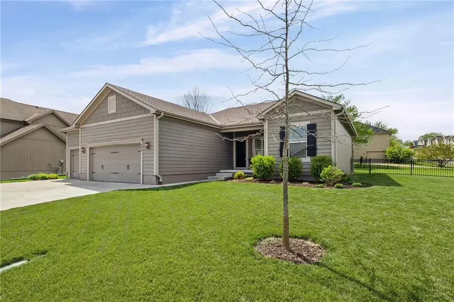 806 NW Par Drive, Grain Valley, MO 64029 - #3