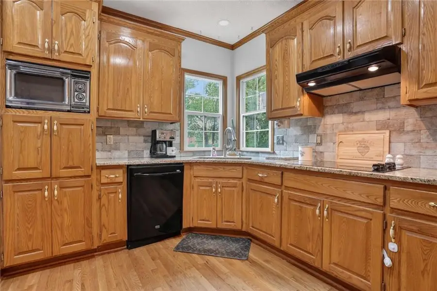 8442 Lakeview Avenue, Lenexa, KS 66219 - #2