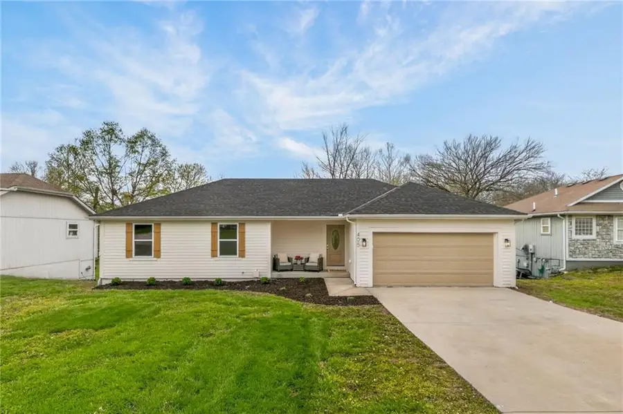 405 N Harrison Street, Spring Hill, KS 66083 - #2