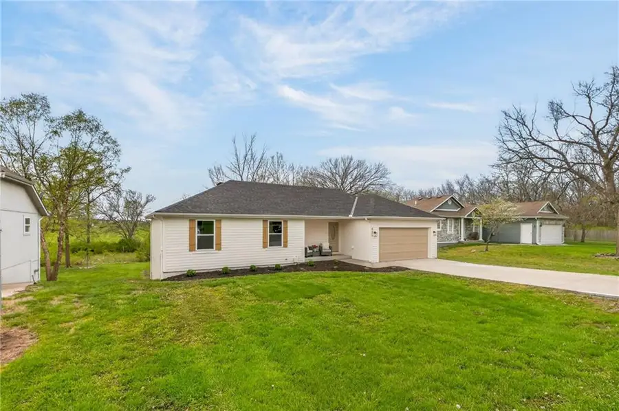 405 N Harrison Street, Spring Hill, KS 66083 - #3