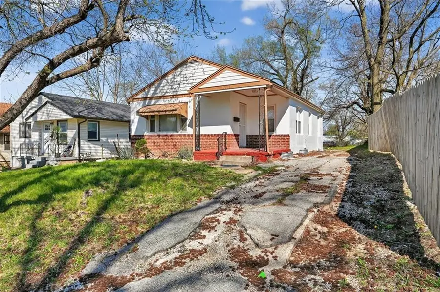 7205 Wabash Avenue, Kansas City, MO 64132 - #2