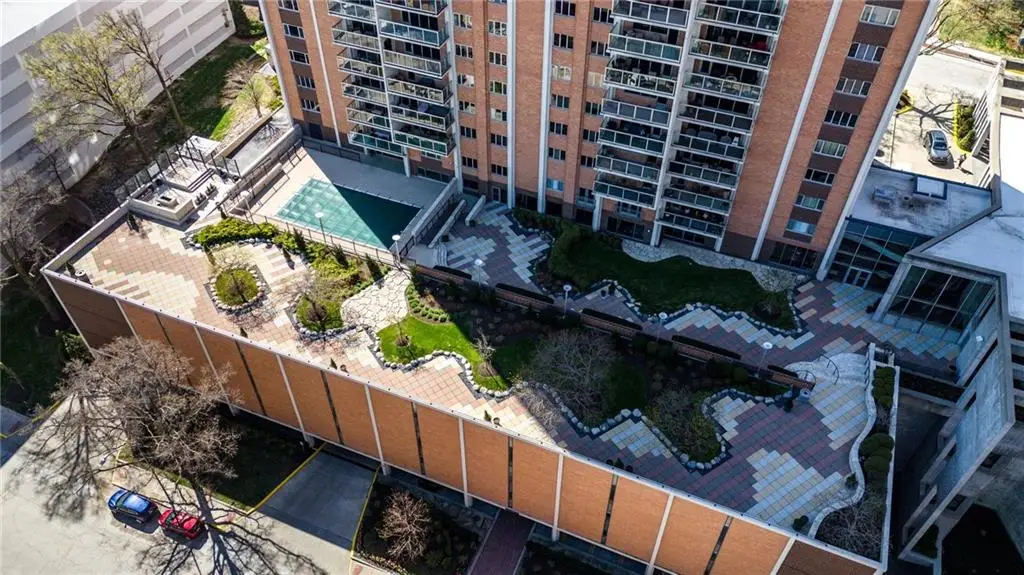 121 W 48th Street #202, Kansas City, MO 64112 - #1