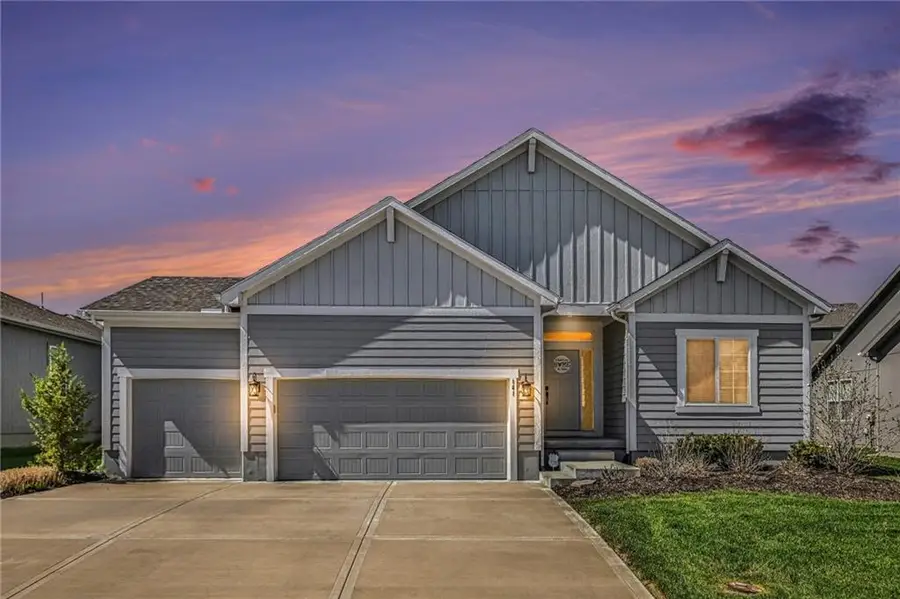 141 SE Griffin Street, Blue Springs, MO 64064 - #2