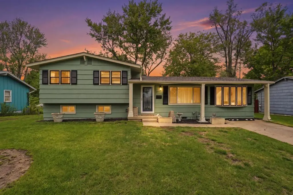 6008 N Michigan Avenue, Kansas City, MO 64118 - #1