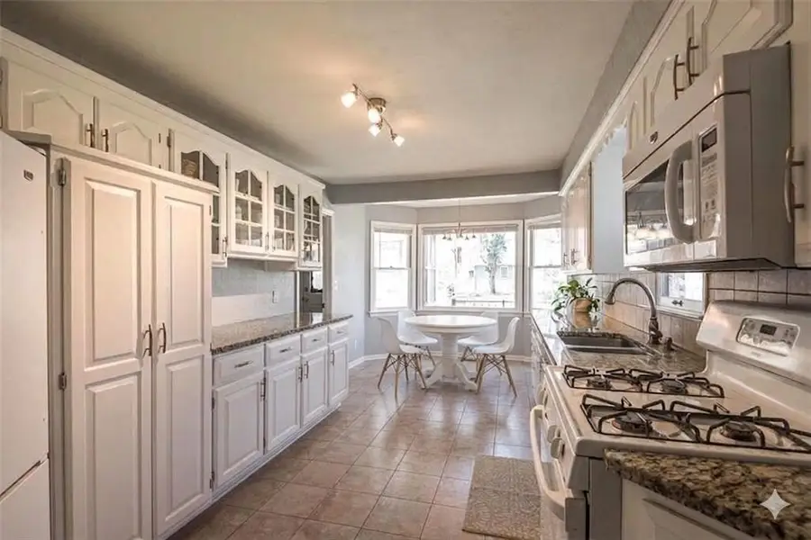 9248 Craig Street, Overland Park, KS 66212 - #2