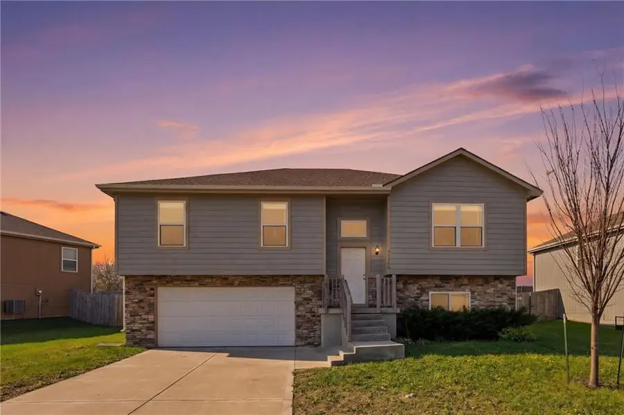 21285 W 219th Street, Spring Hill, KS 66083 - #2