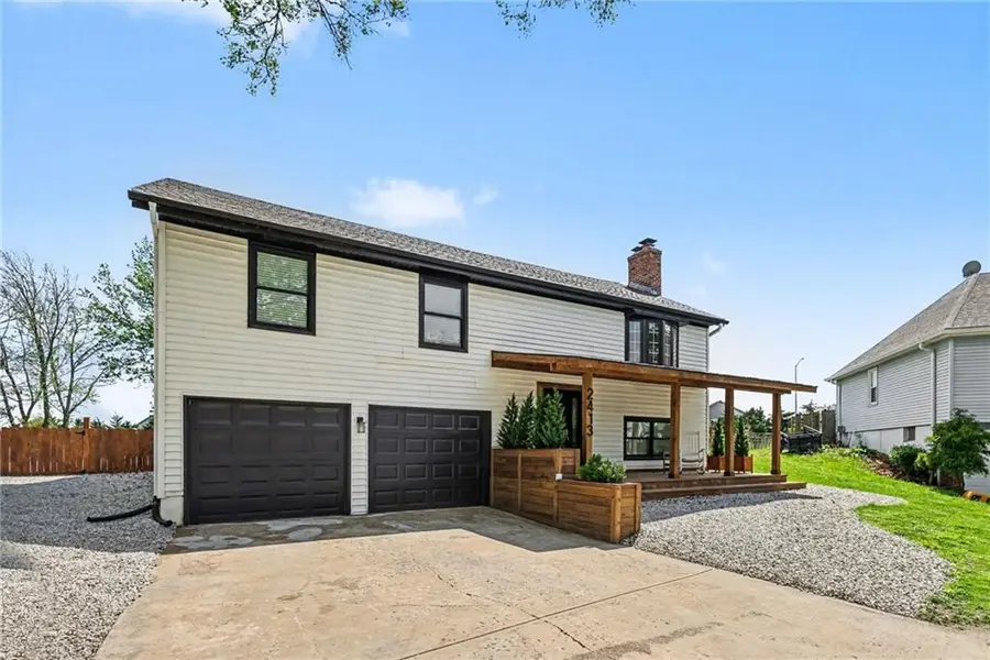 2413 W Post Oak Road, Olathe, KS 66061 - #3